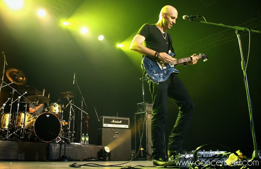 vertical horizon band